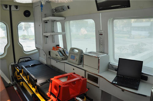 昆山市救护车内部